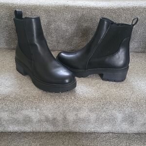 Girls Black Patent Leather Ankle Boots LUNA Brand Size 2